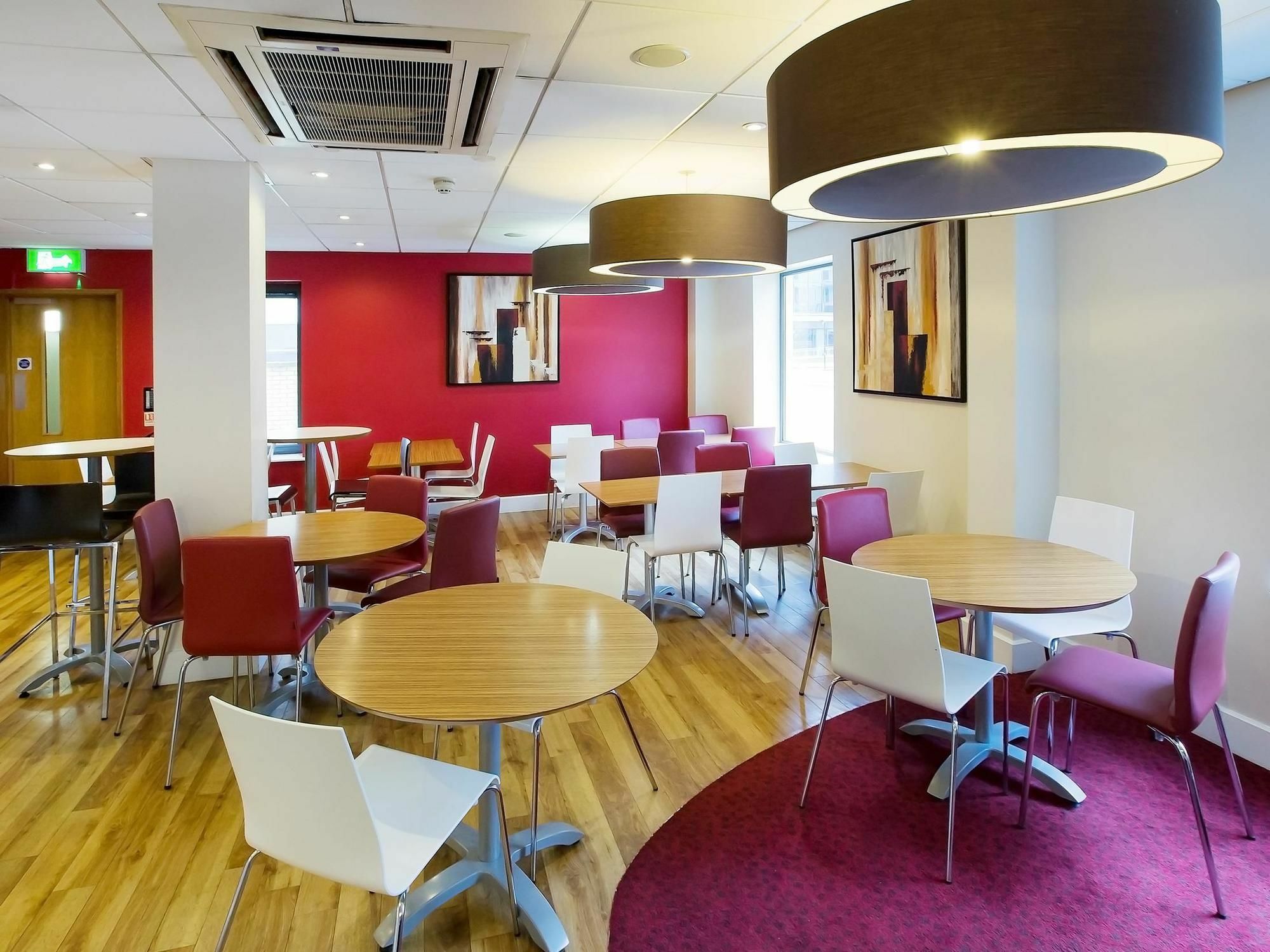 Travelodge Bristol Central Anchor Road ภายนอก รูปภาพ